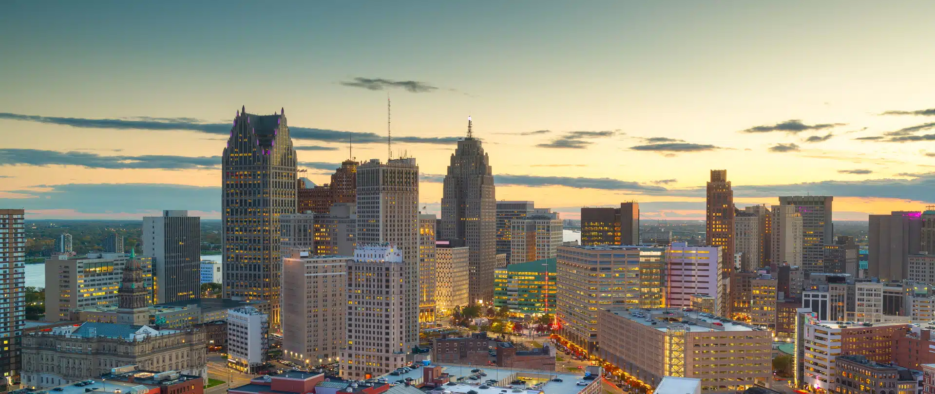 detroit michigan usa downtown skyline UXLYV