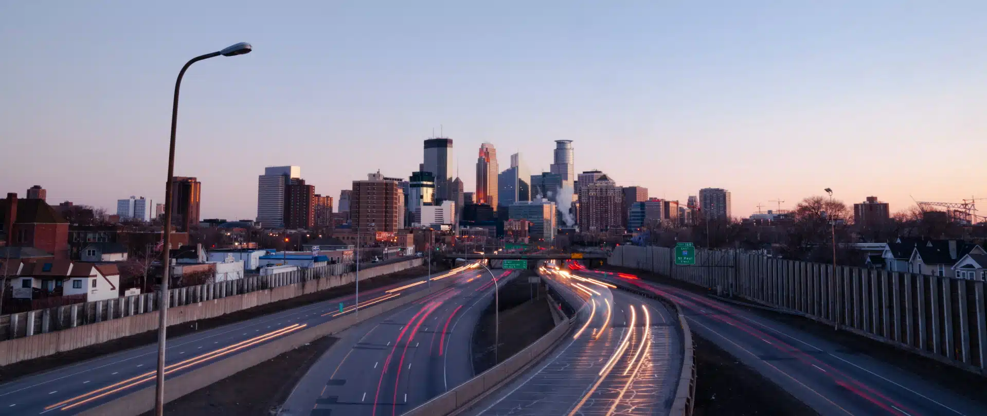 traffic comes and goes from downtown minneapolis m MEYD