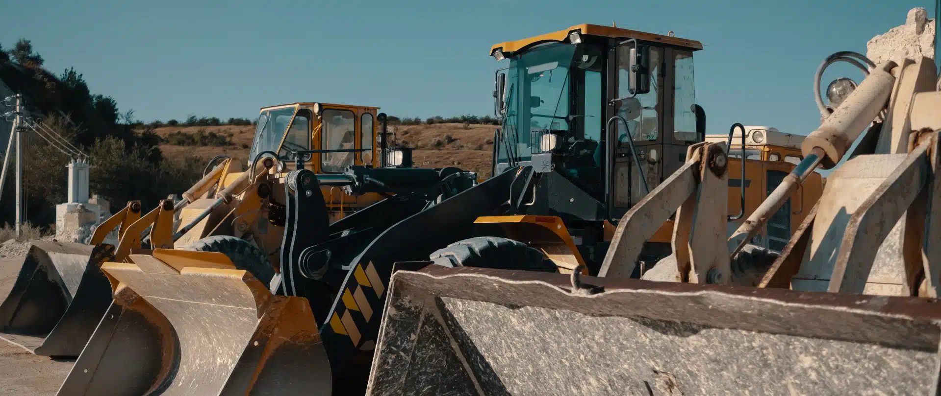 heavy machinery in quarry       utc