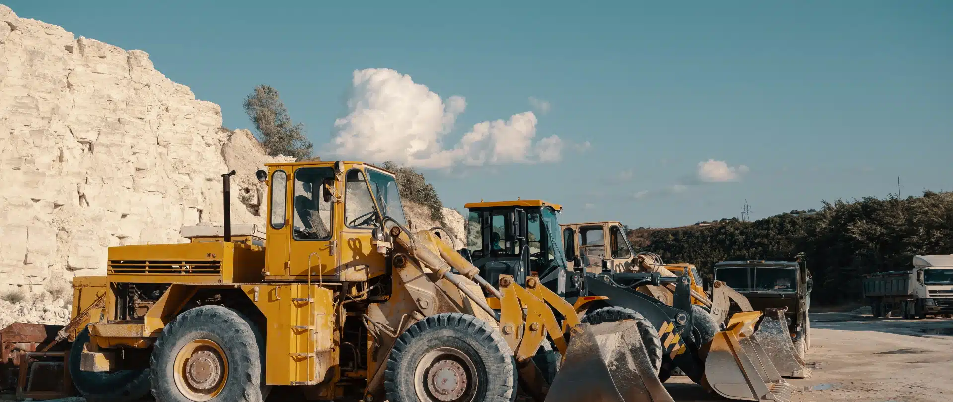 heavy machinery in quarry       utc
