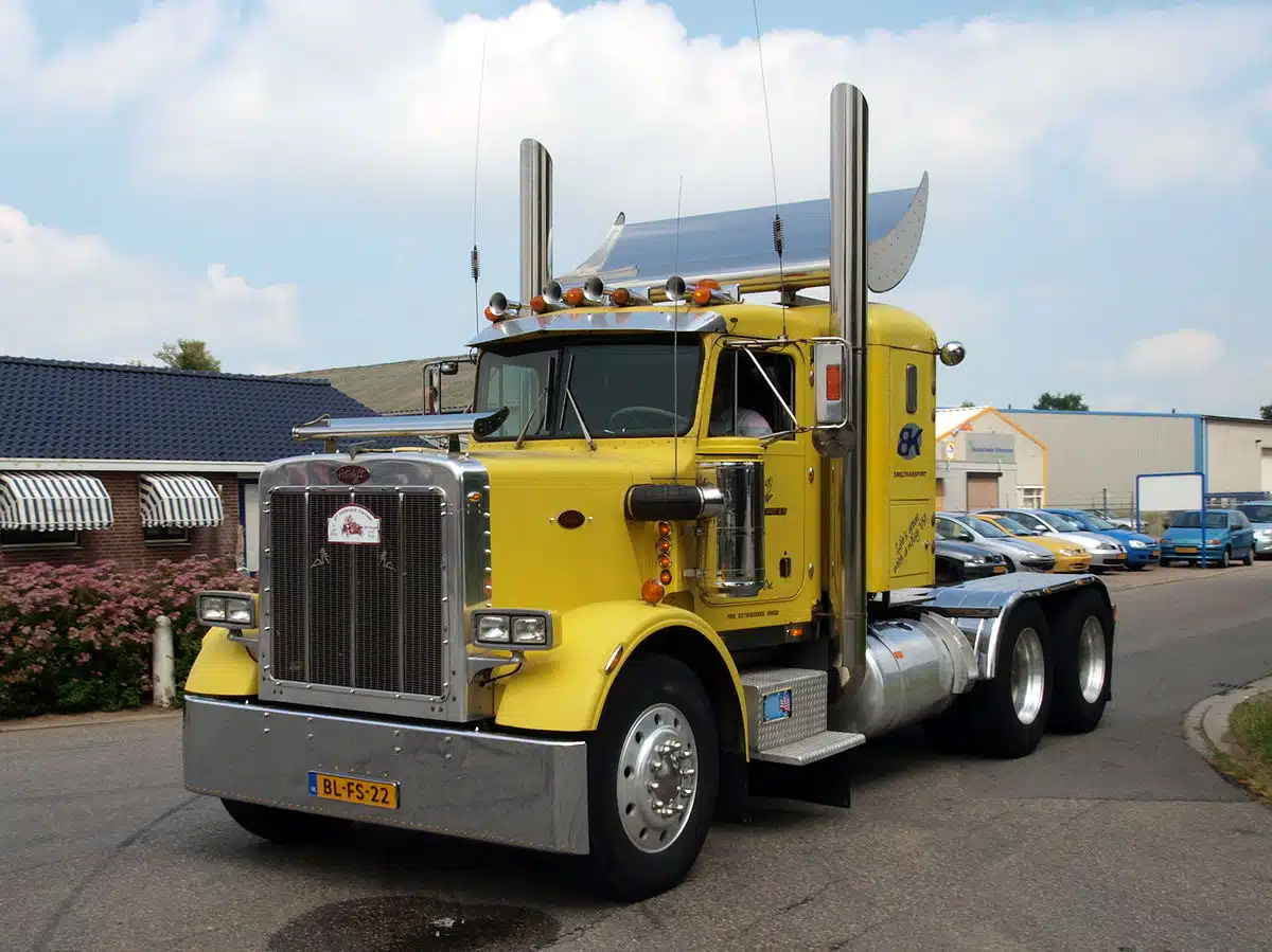 Moving a Semi-Truck with Freedom Heavy Haul 1 Moving a Semi-Truck with Freedom Heavy Haul