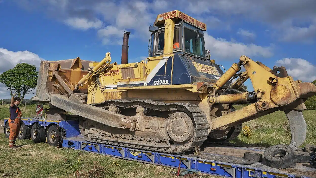 Transporting a Bulldozer with Freedom Heavy Haul 2 bulldozerhaul2