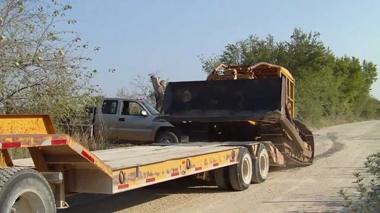 Transporting a Bulldozer with Freedom Heavy Haul 1 Transporting a Bulldozer with Freedom Heavy Haul