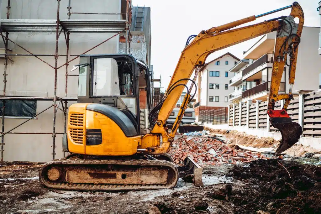 How to Load a Mini Excavator For Shipping 1 How to Load a Mini Excavator For Shipping