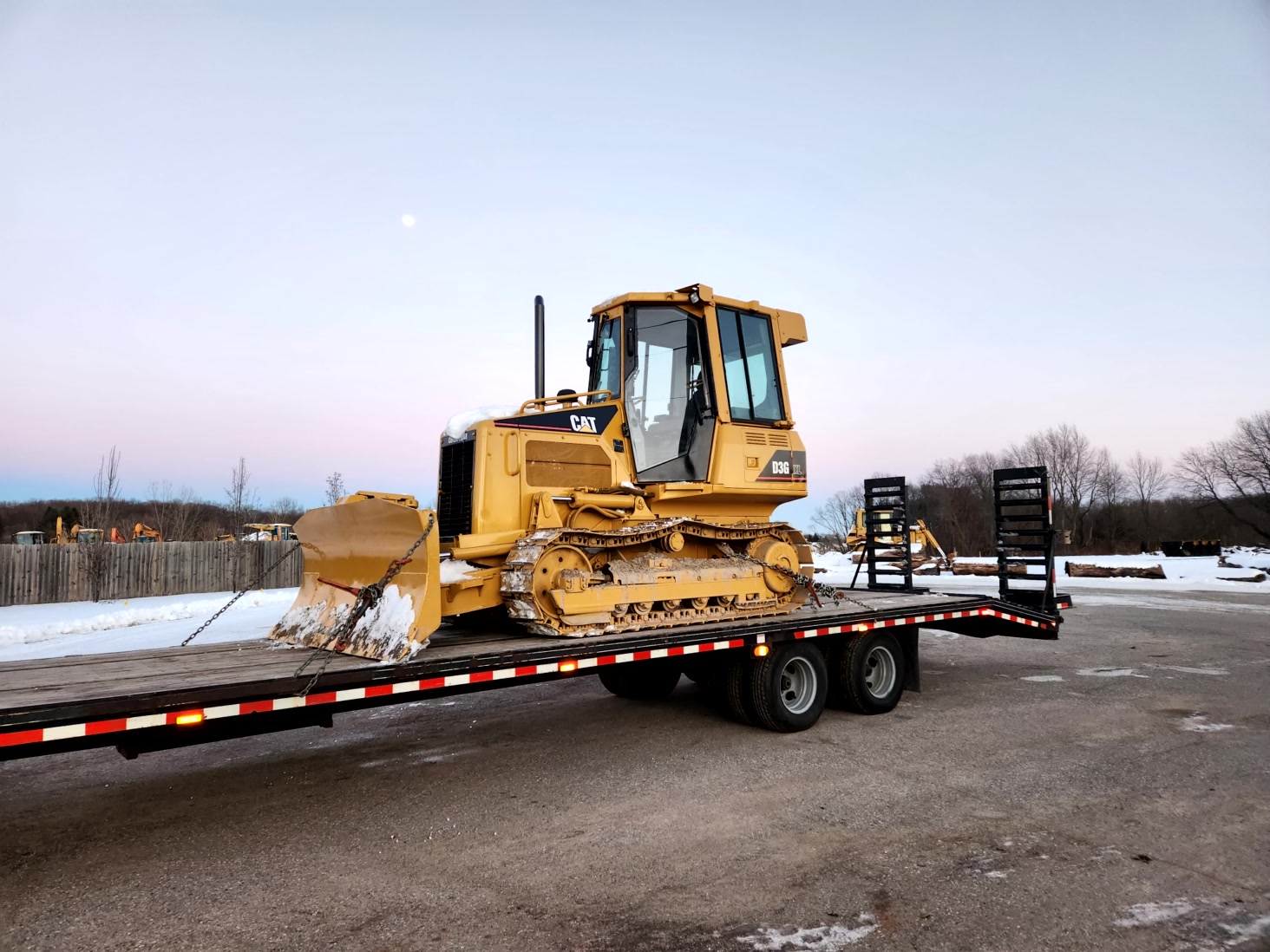 In this article, you will learn about the importance of choosing the right trailer for heavy equipment shipping in Oregon.