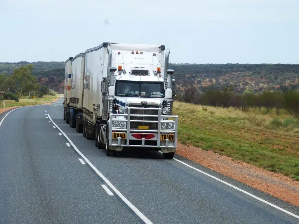 What is Reefer Trucking? 2 semi trailers 534577 1280 1